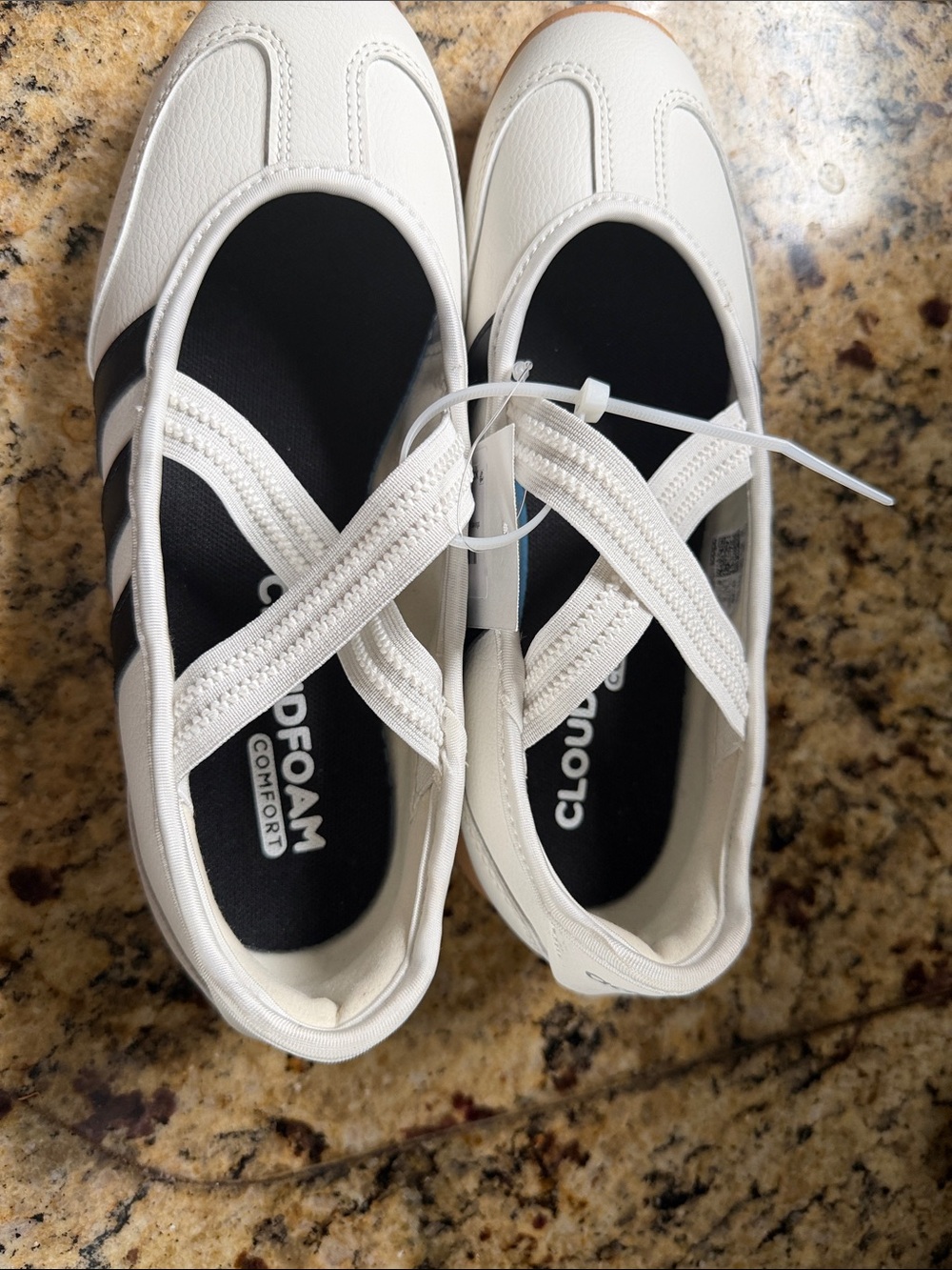 Adidas Barreda Mary Jane sneaker kids size 6 womens size 7 - Picture 2 of 6
